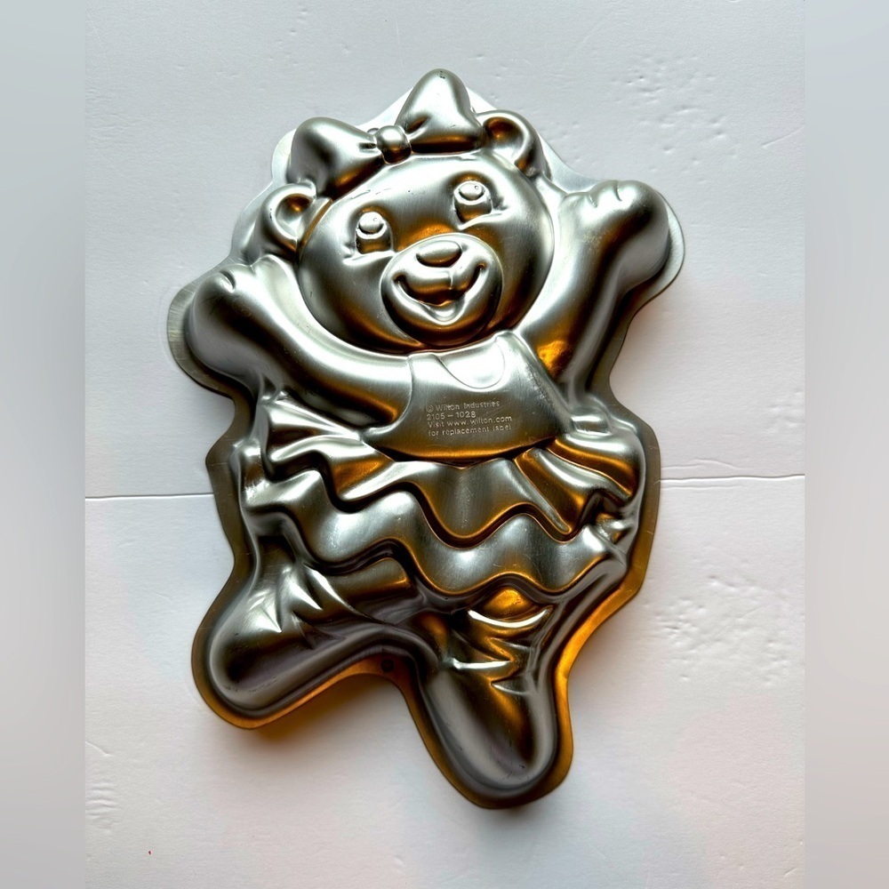 Wilton Ballerina Dancing Bear Cake Pan 2105-1028 Approx 11” x 15” x 2”